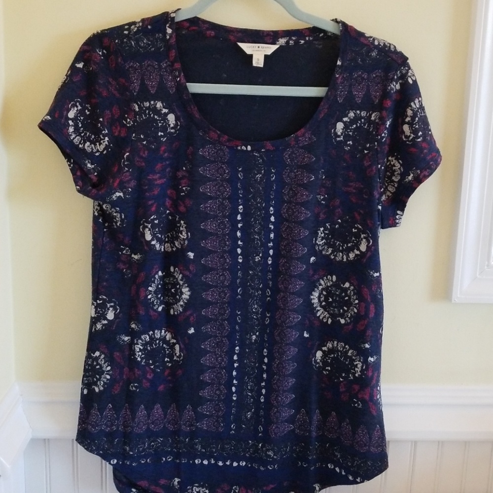 Super Cute Lucky Brand Lightweight Tee!